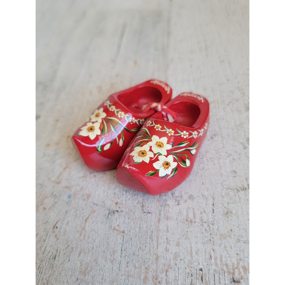 Vintage Dutch Holland mini red souvenir shoe clog floral decor figure